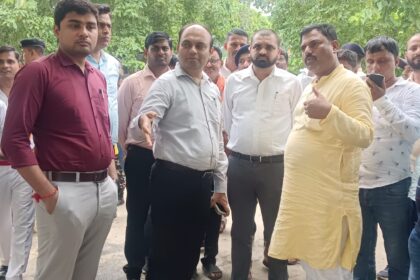 समस्तीपुर डीएम रोशन कुशवाहा ने मोहिउद्दीन नगर व मोहनपुर के बाढ़ प्रभावित क्षेत्रों का लिया जायजा; तटबंधों की सुरक्षा और राहत कार्यों के दिए निर्देश 17