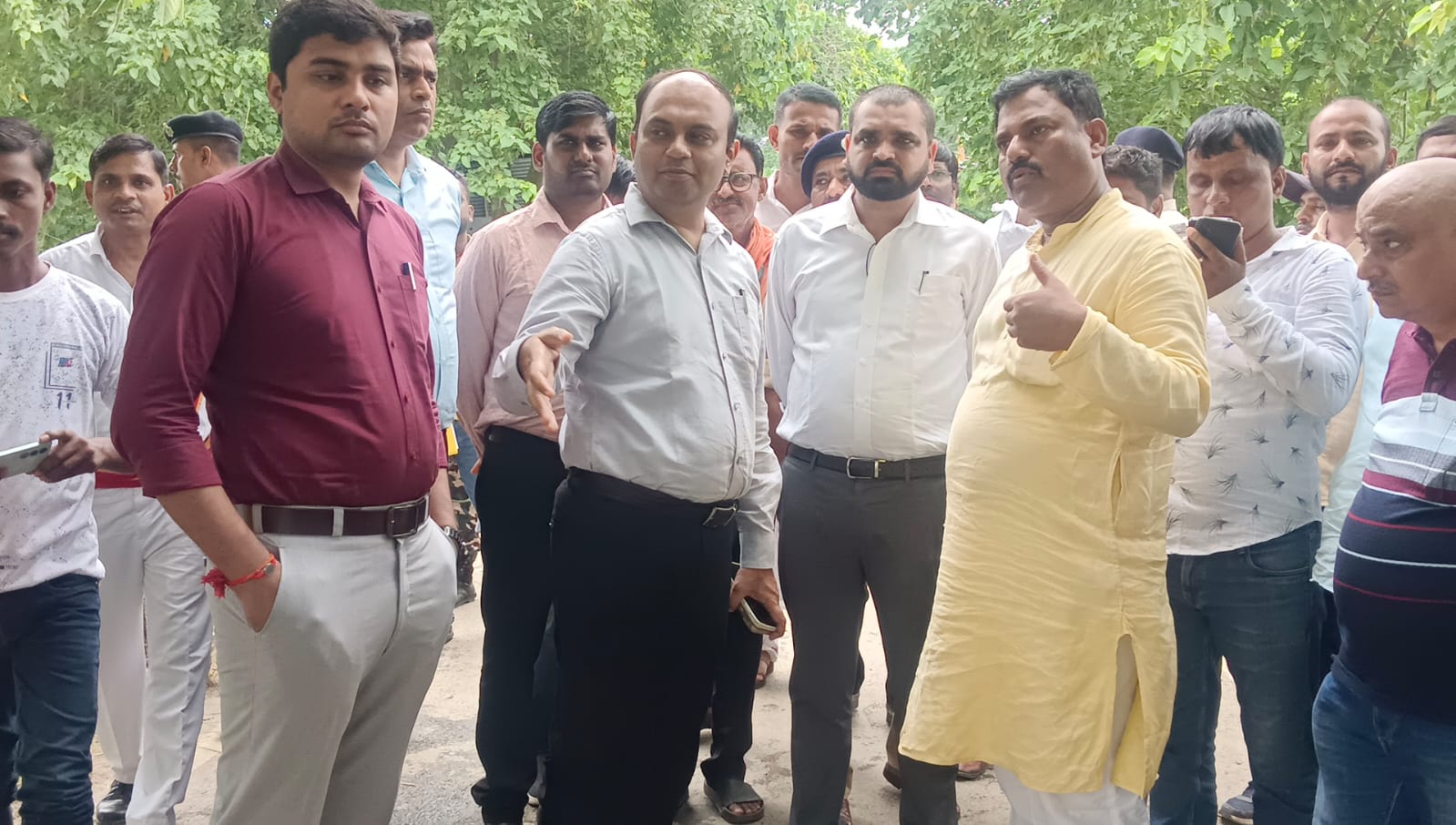 समस्तीपुर डीएम रोशन कुशवाहा ने मोहिउद्दीन नगर व मोहनपुर के बाढ़ प्रभावित क्षेत्रों का लिया जायजा; तटबंधों की सुरक्षा और राहत कार्यों के दिए निर्देश 10