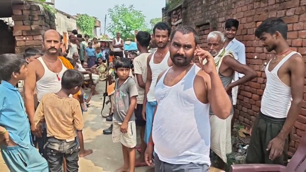 नालंदा में चोरों का आतंक,घर से 6 लाख की संपत्ति चोरी, बक्से-पेटियों के ताले तोड़कर 98 हजार कैश और जेवरात ले उड़े चोर,चोरी से पहले किया स्प्रे का छिड़काव, बढ़ते जलस्तर का चोर उठा रहे फायदा 2