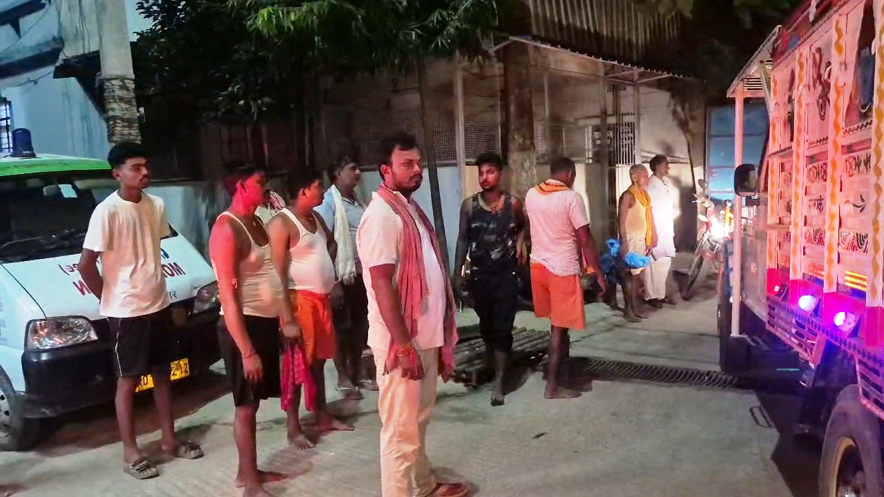 बेगूसराय में बाढ़ का कहर: दरवाजे पर खेल रहे मासूम का फिसला पैर, गहरे पानी में डूबने से दर्दनाक मौत 2