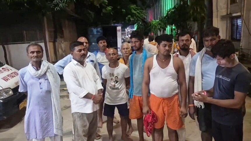 बेगूसराय में बाढ़ का कहर: दरवाजे पर खेल रहे मासूम का फिसला पैर, गहरे पानी में डूबने से दर्दनाक मौत 1