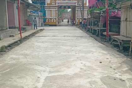 वीरपुर: विरोध के बाद 100 मीटर जर्जर सड़क की हुई पीसीसी ढलाई, श्रीकृष्ण जन्मोत्सव के श्रद्धालुओं को मिली राहत 6