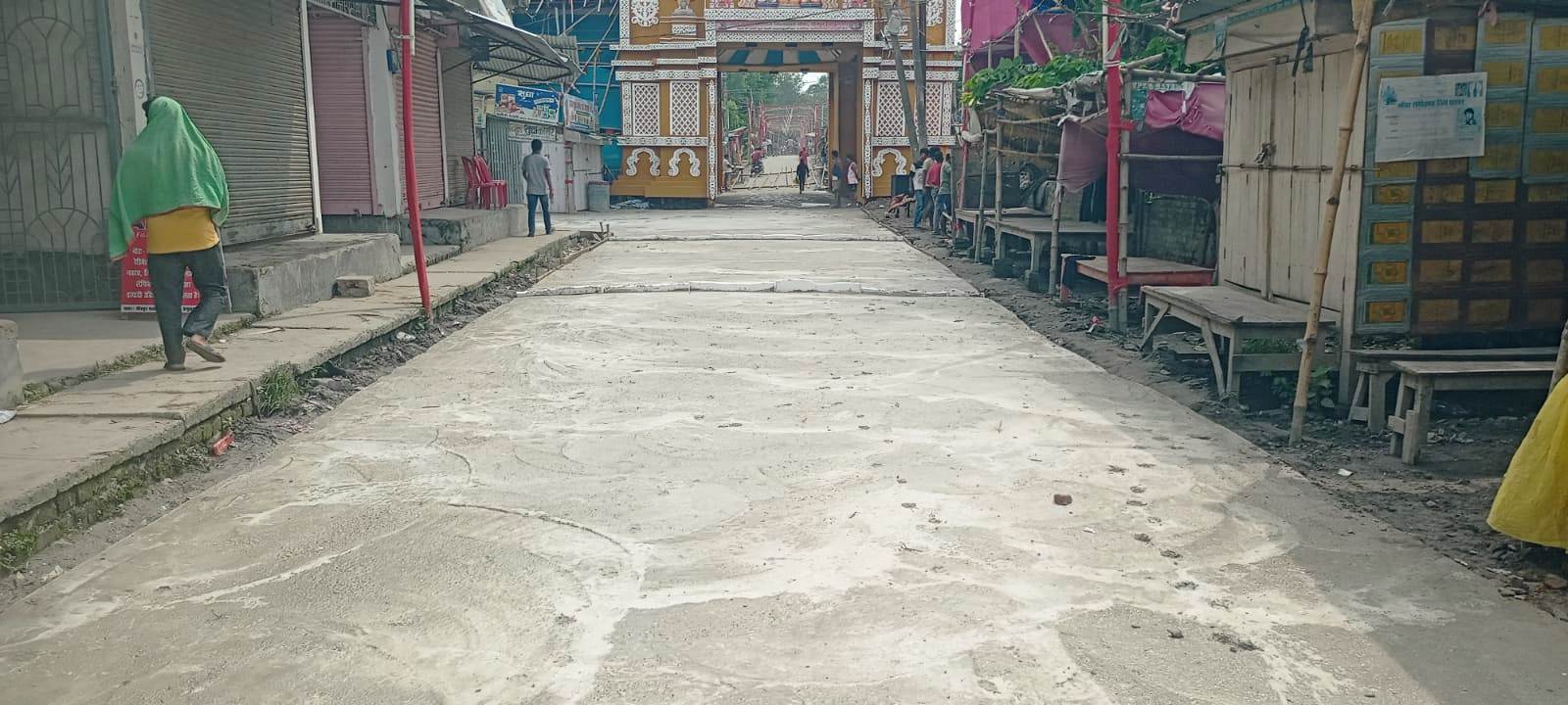 वीरपुर: विरोध के बाद 100 मीटर जर्जर सड़क की हुई पीसीसी ढलाई, श्रीकृष्ण जन्मोत्सव के श्रद्धालुओं को मिली राहत 7