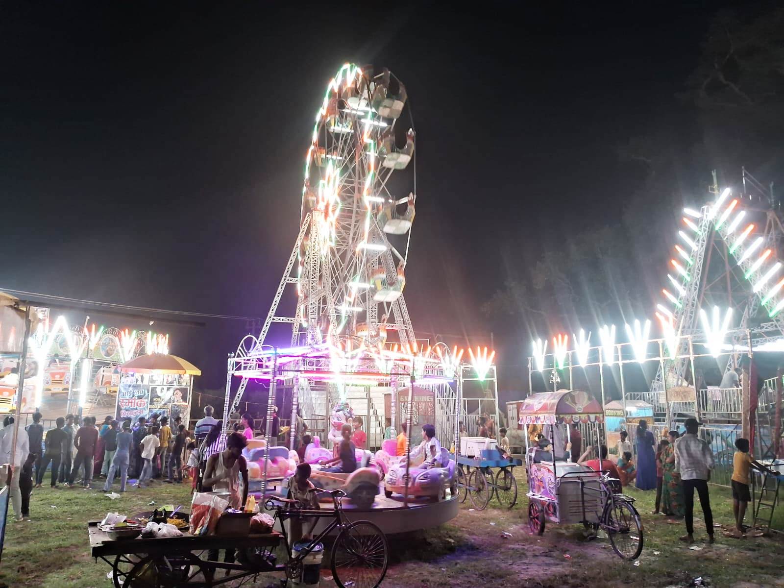 जय कन्हैया लाल की गूंज से गूंजा भगवानपुर, पट खुलते ही उमड़ी श्रद्धालुओं की भीड़ 2