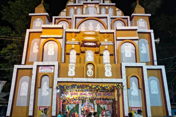 जय कन्हैया लाल की गूंज से गूंजा भगवानपुर, पट खुलते ही उमड़ी श्रद्धालुओं की भीड़ 7
