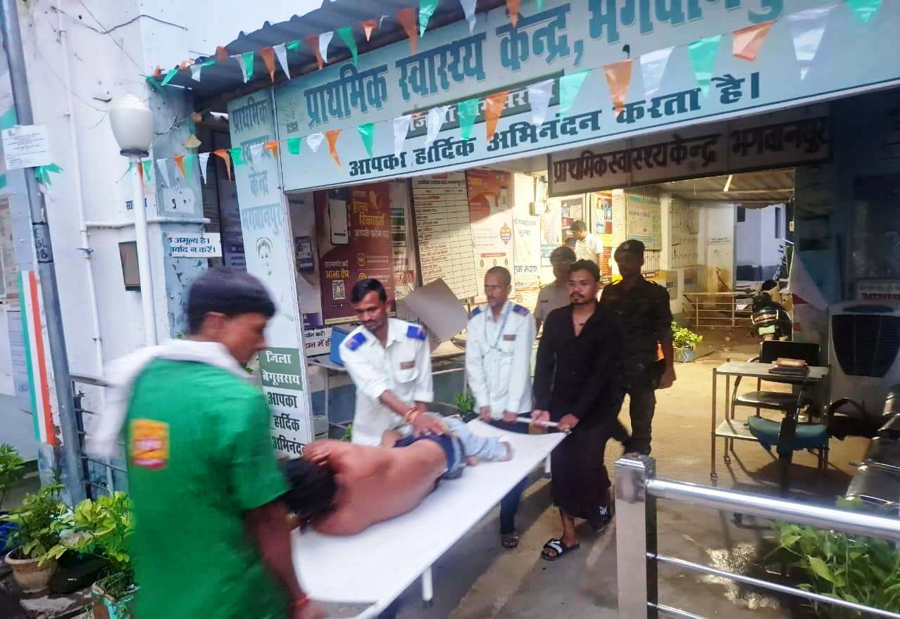 तेघड़ा-अतरुआ मार्ग पर दो बाइकों की आमने-सामने भीषण भिड़ंत, दो युवक गंभीर रूप से घायल 3