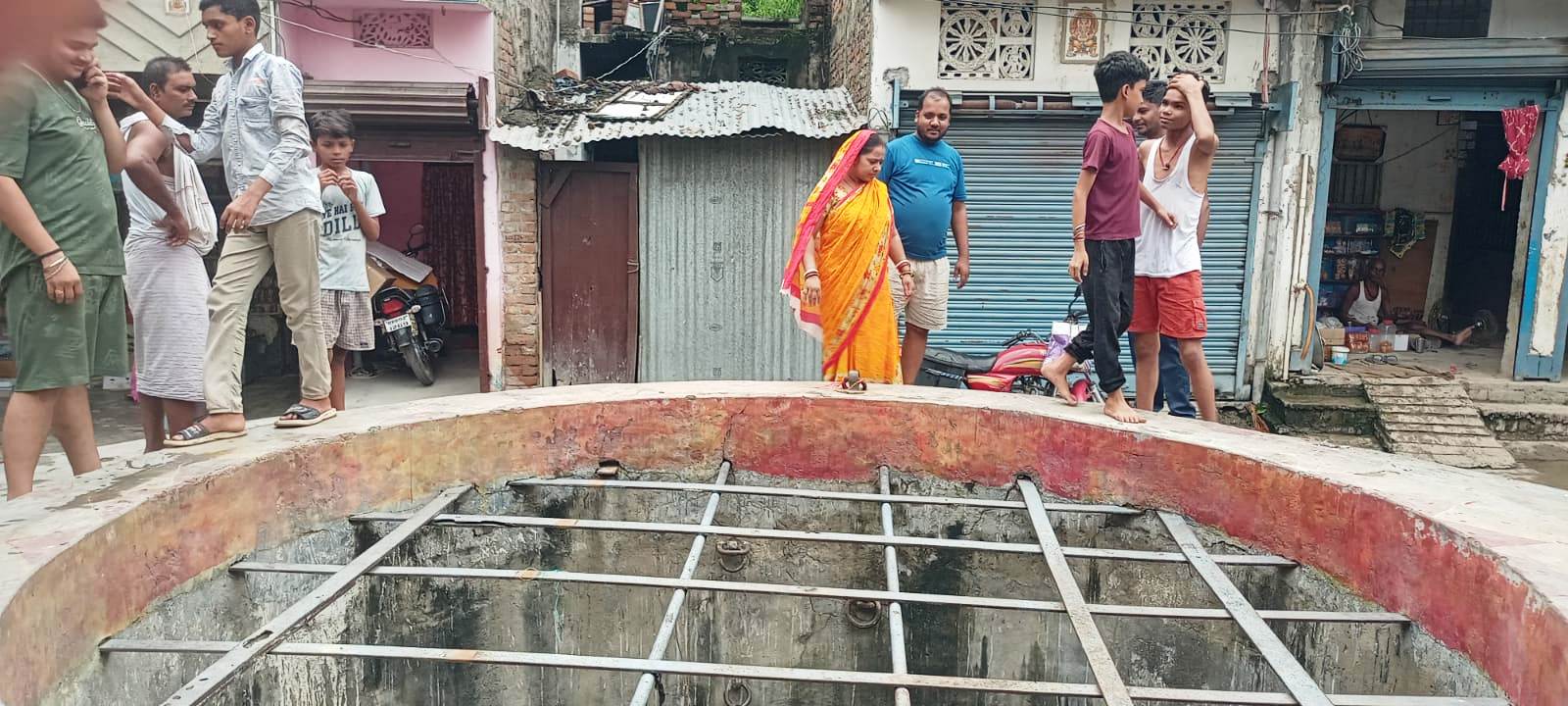 वीरपुर में चोरों के हौसले बुलंद: सर्वे कुएं से 10 फीट लंबा लोहे का भारी चैनल चुरा ले गए अज्ञात चोर, ग्रामीणों में आक्रोश 2