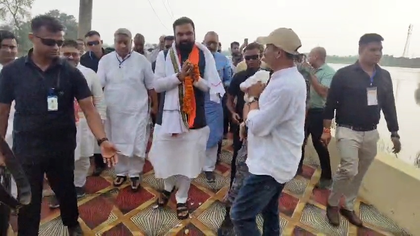बेगूसराय: गंगा के रौद्र रूप के बीच बाढ़ प्रभावित इलाकों का सीएम ने किया हवाई सर्वेक्षण, अधिकारियों के साथ समीक्षा बैठक 2