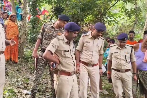 बेगूसराय: तेघड़ा में पानी भरे गड्ढे से युवती का शव बरामद, हत्या कर शव फेंके जाने की आशंका से इलाके में सनसनी 9