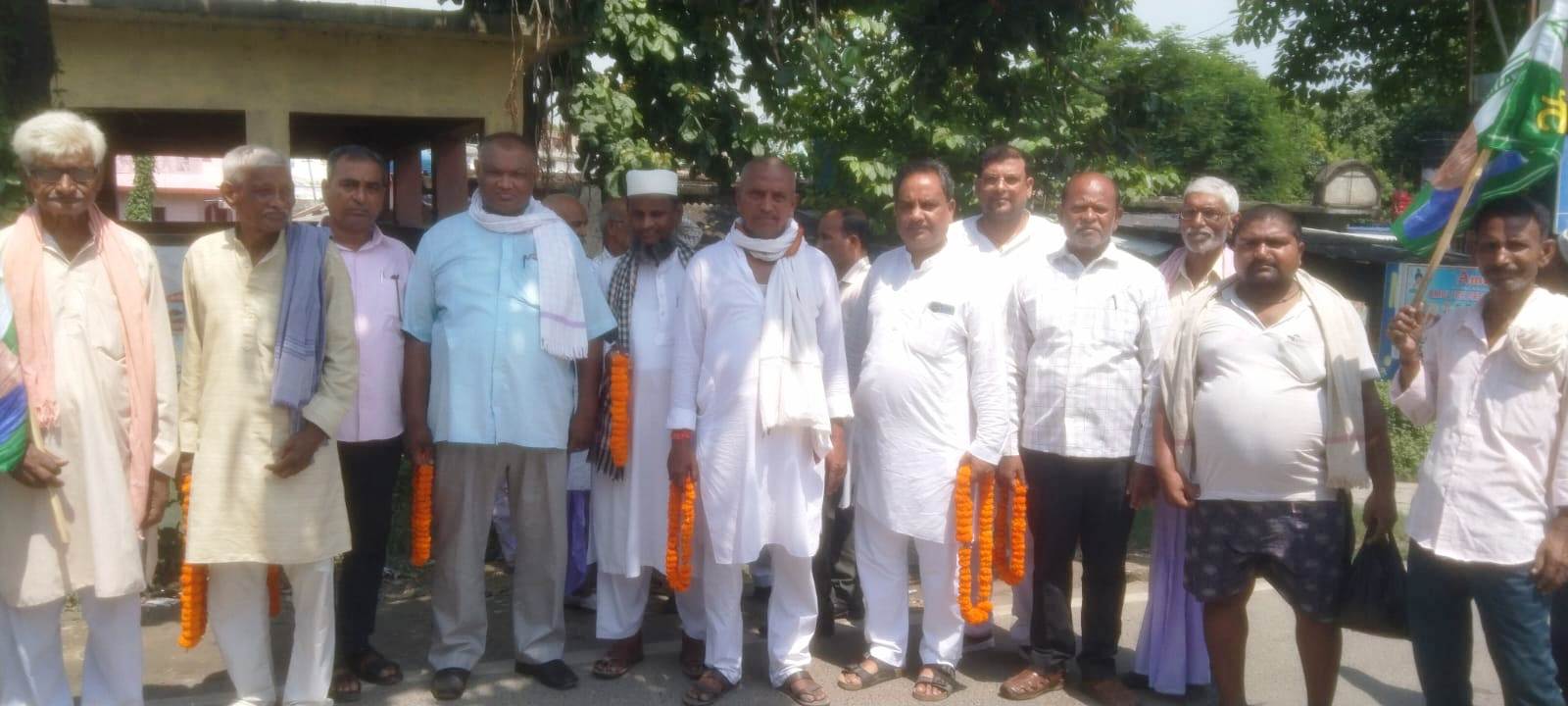बरौनी में कार्यकर्ताओं ने जदयू कार्यकारी राष्ट्रीय अध्यक्ष संजय झा एवं प्रदेश अध्यक्ष उमेश सिंह कुशवाहा का किया भव्य स्वागत 2