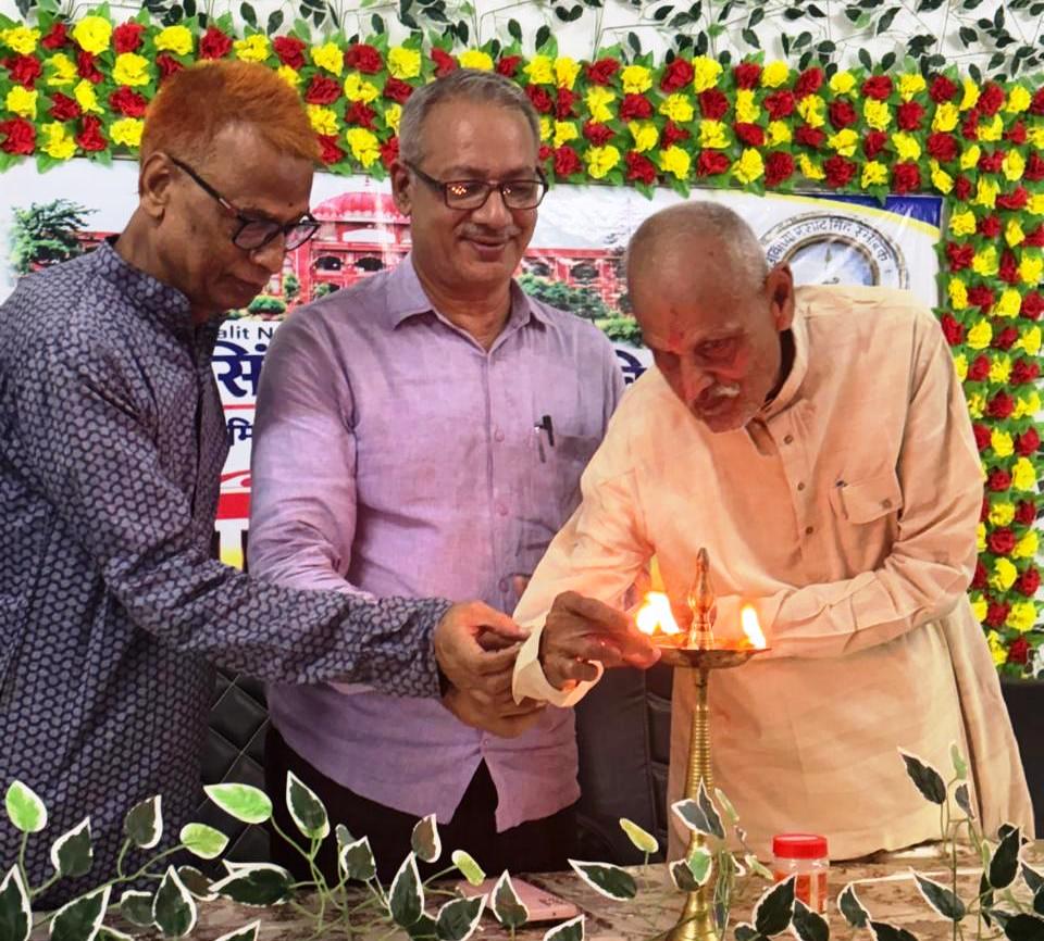 बेगूसराय: एपीएसएम कॉलेज बरौनी का स्थापना दिवस धूमधाम से मना, 1958 से अब तक की गौरवशाली यात्रा को किया गया याद 3