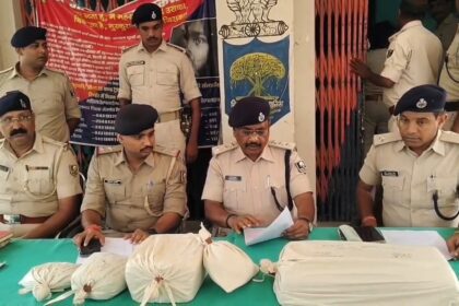 नालंदा: नगरनौसा पुलिस ने बदल बीघा गांव में गुप्त सूचना पर गोदाम में की कार्रवाई,लगभग आठ किलो गांजा, दो मोटरसाइकिल एक मारुति कार बरामद,तीन लाख सत्तर हजार बरामद,तीन गांजा तस्कर बरामद 4