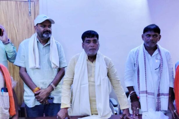 बेगूसराय में बाढ़ का कहर: 8 प्रखंडों के 189 गांव डूबे, प्रभारी मंत्री बोले- 'खजाने पर पहला हक पीड़ितों का' 1