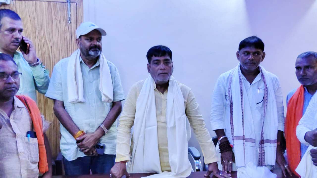 बेगूसराय में बाढ़ का कहर: 8 प्रखंडों के 189 गांव डूबे, प्रभारी मंत्री बोले- 'खजाने पर पहला हक पीड़ितों का' 2