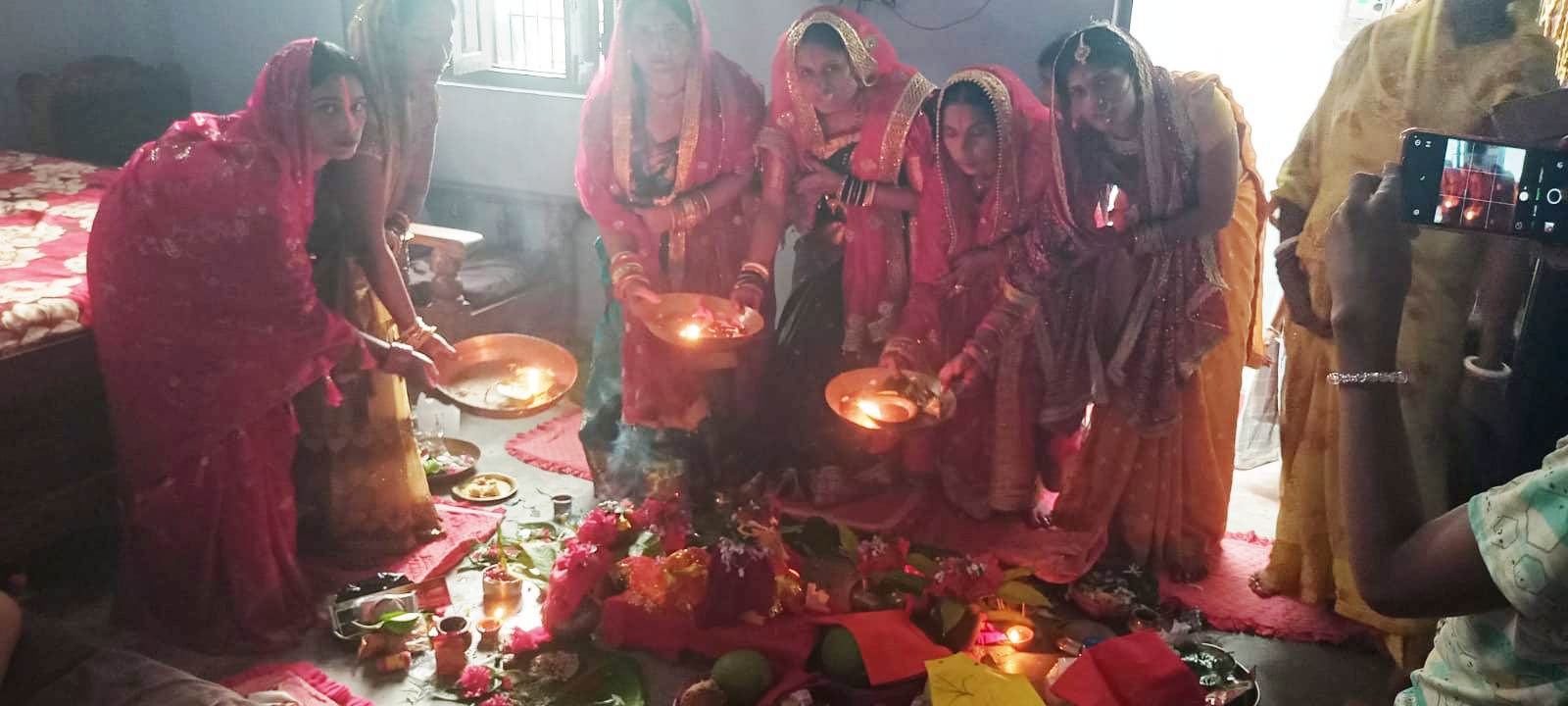 वीरपुर प्रखंड क्षेत्र में हर्षोल्लास के साथ मनी हरितालिका तीज, सुहागिनों ने अखंड सौभाग्य के लिए की शिव-पार्वती की पूजा 2