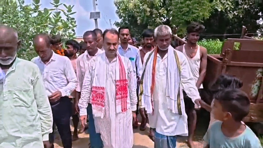 नालंदा: अस्थावां का जनपुरा गांव विकास से कोसों दूर, 500 मीटर कच्ची सड़क बनी मुसीबत, बारिश में नरक बन जाती है सड़क जलजमाव और स्वास्थ्य सुविधा के लिए तरस रहा जनपुरा 3