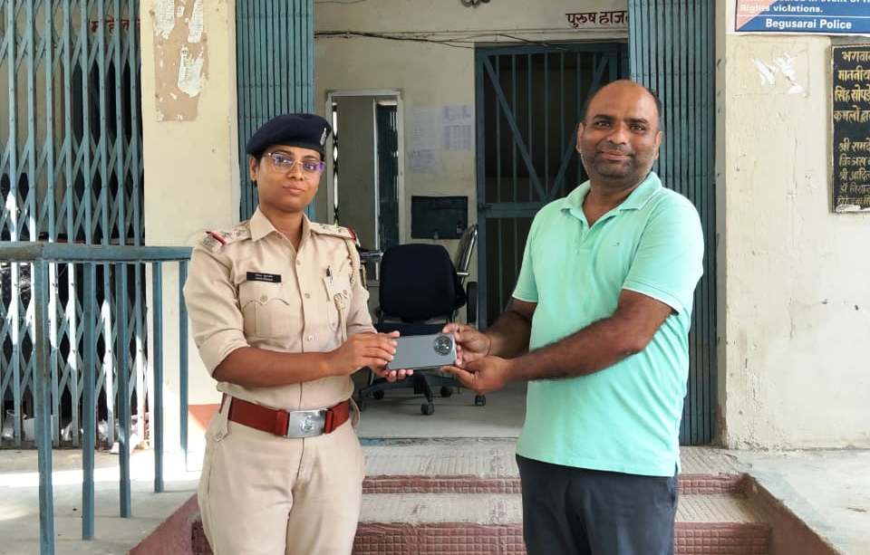 ऑपरेशन मुस्कान से विकास के चेहरे पर लौटी मुस्कान, गुम मोबाइल बरामद 3