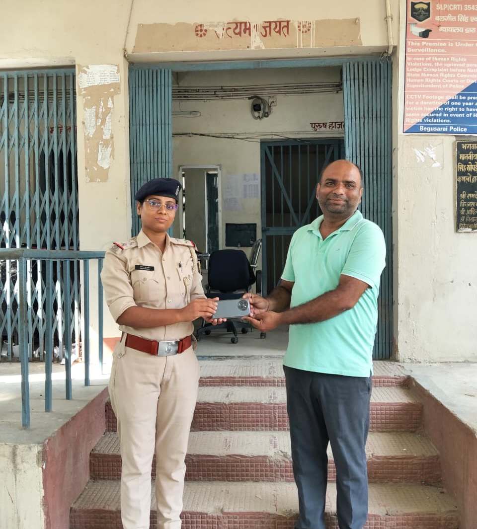 ऑपरेशन मुस्कान से विकास के चेहरे पर लौटी मुस्कान, गुम मोबाइल बरामद 2