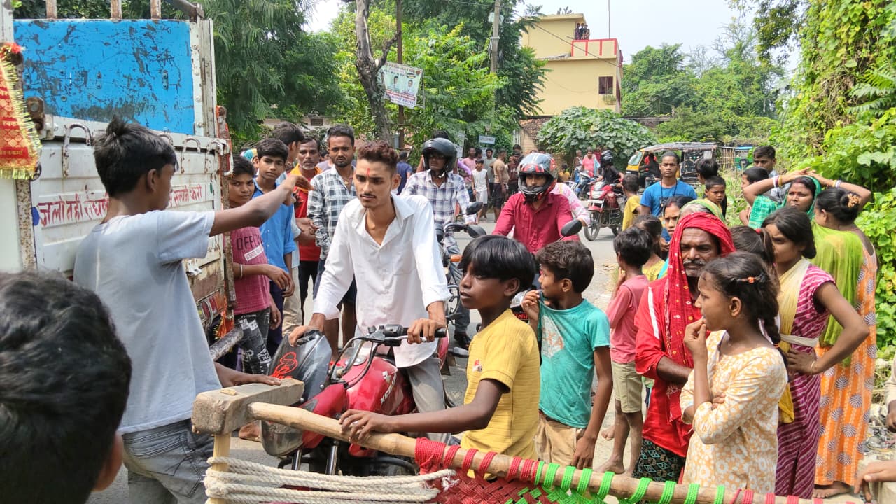 भगवानपुर: घर से बुलाकर 18 वर्षीय युवक की सिर में गोली मारकर हत्या, बहियार में फेंका शव; चार हिरासत में 2