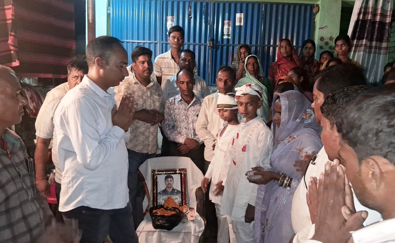 स्वच्छता पर्यवेक्षक को दी गई श्रद्धांजलि, संघ ने पीड़ित परिवार को सौंपी आर्थिक मदद, सुरक्षा व सुविधाओं को लेकर आंदोलन की चेतावनी 2