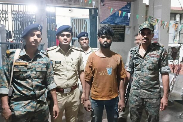 देसी पिस्तौल के साथ हत्याकांड का नामजद आरोपी गिरफ्तार,चंदौर बहियार से पुलिस ने दबोचा, हत्या में प्रयुक्त बाइक भी बरामद 3