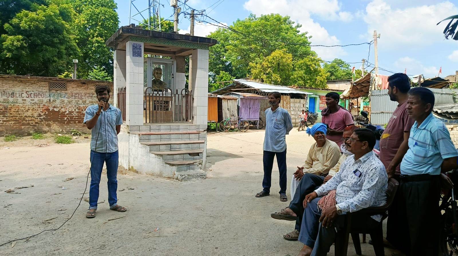 राष्ट्रकवि दिनकर की 118वीं जयंती: सिमरिया में नुक्कड़ सभाओं के जरिए दी गई दो दिवसीय समारोह की जानकारी 6