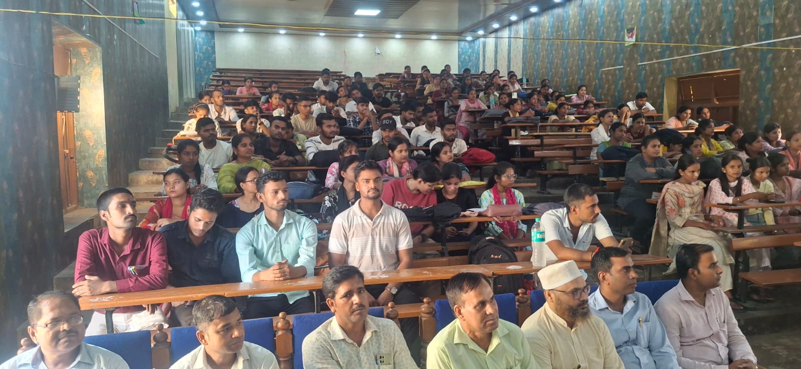 जीडी कॉलेज बेगूसराय में दिनकर जयंती पर राष्ट्रीय संगोष्ठी: वक्ताओं ने कहा- तुलसी के बाद विश्व फलक पर दिनकर का कद सबसे बड़ा 3