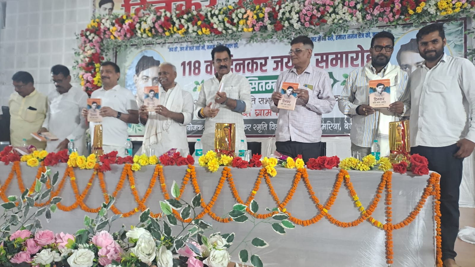 राष्ट्रकवि दिनकर की 118वीं जयंती पर गूंजी 'रश्मिरथी' की हुंकार, सिमरिया को साहित्यिक तीर्थभूमि बनाने का संकल्प 4