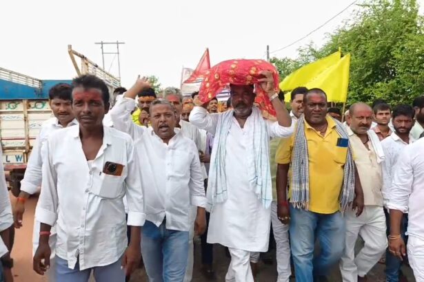 नालंदा के संत बाबा मंदिर में अनोखी परंपरा, प्रसाद में चढ़ती है खड़ाऊं,संत बाबा के दरबार में RJD-BJP-JDU नेता हुए भगवा रंग में रंगे, 22 सितंबर से 5 अक्टूबर तक संत बाबा महोत्सव, जुट रहे श्रद्धालु 5
