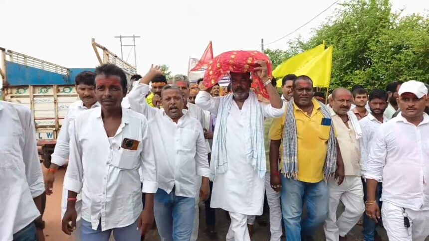 नालंदा के संत बाबा मंदिर में अनोखी परंपरा, प्रसाद में चढ़ती है खड़ाऊं,संत बाबा के दरबार में RJD-BJP-JDU नेता हुए भगवा रंग में रंगे, 22 सितंबर से 5 अक्टूबर तक संत बाबा महोत्सव, जुट रहे श्रद्धालु 1