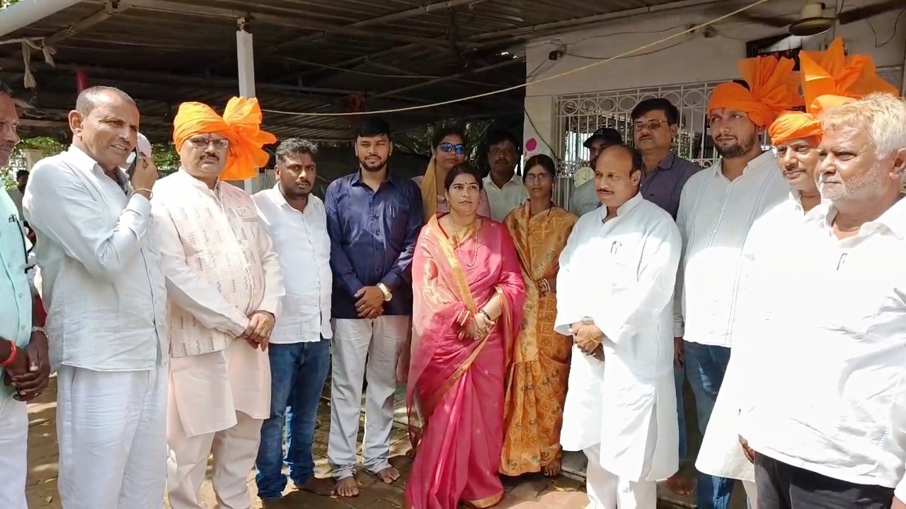 नालंदा के संत बाबा मंदिर में अनोखी परंपरा, प्रसाद में चढ़ती है खड़ाऊं,संत बाबा के दरबार में RJD-BJP-JDU नेता हुए भगवा रंग में रंगे, 22 सितंबर से 5 अक्टूबर तक संत बाबा महोत्सव, जुट रहे श्रद्धालु 2