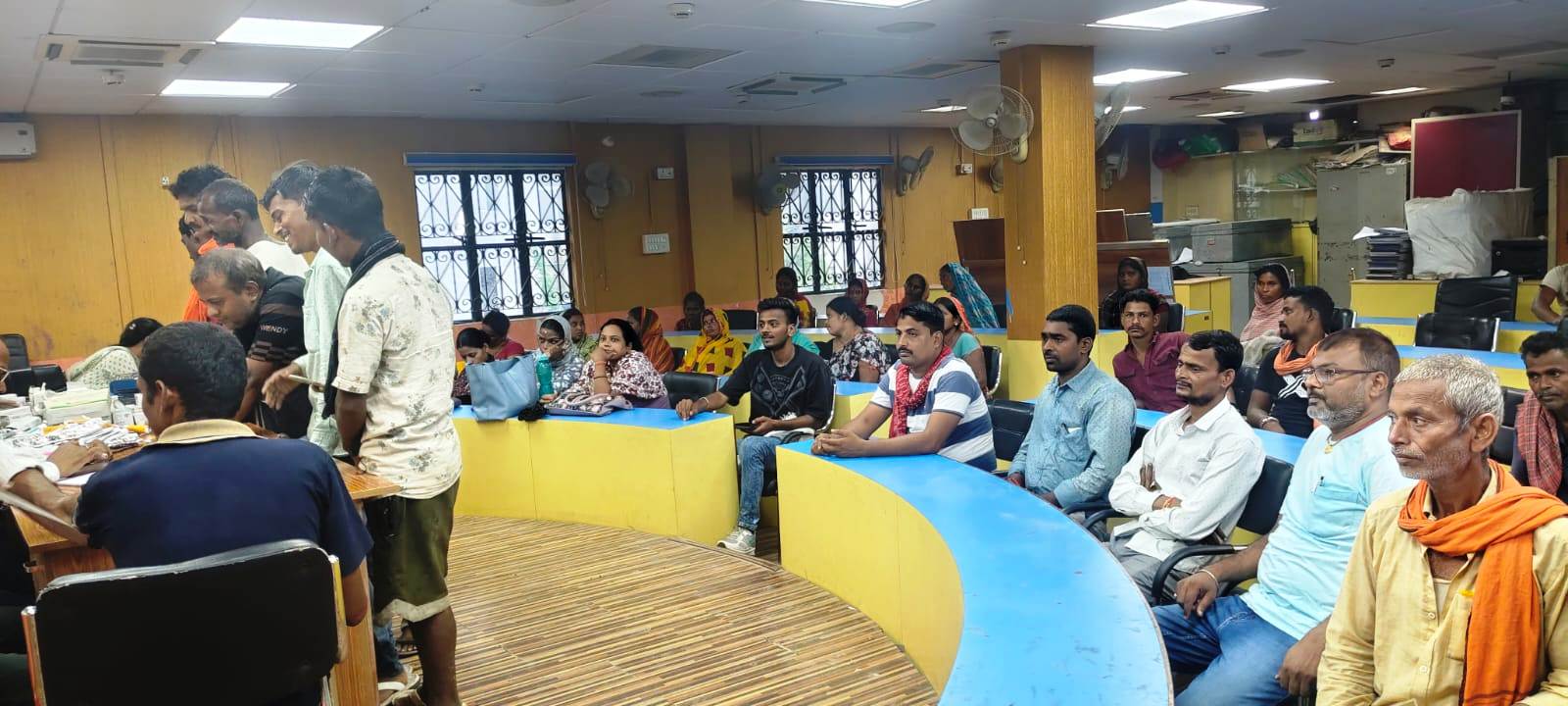 बीहट नगर परिषद में स्वच्छता कर्मियों के लिए स्वास्थ्य जांच शिविर आयोजित, दी गईं मुफ्त दवाएं 2