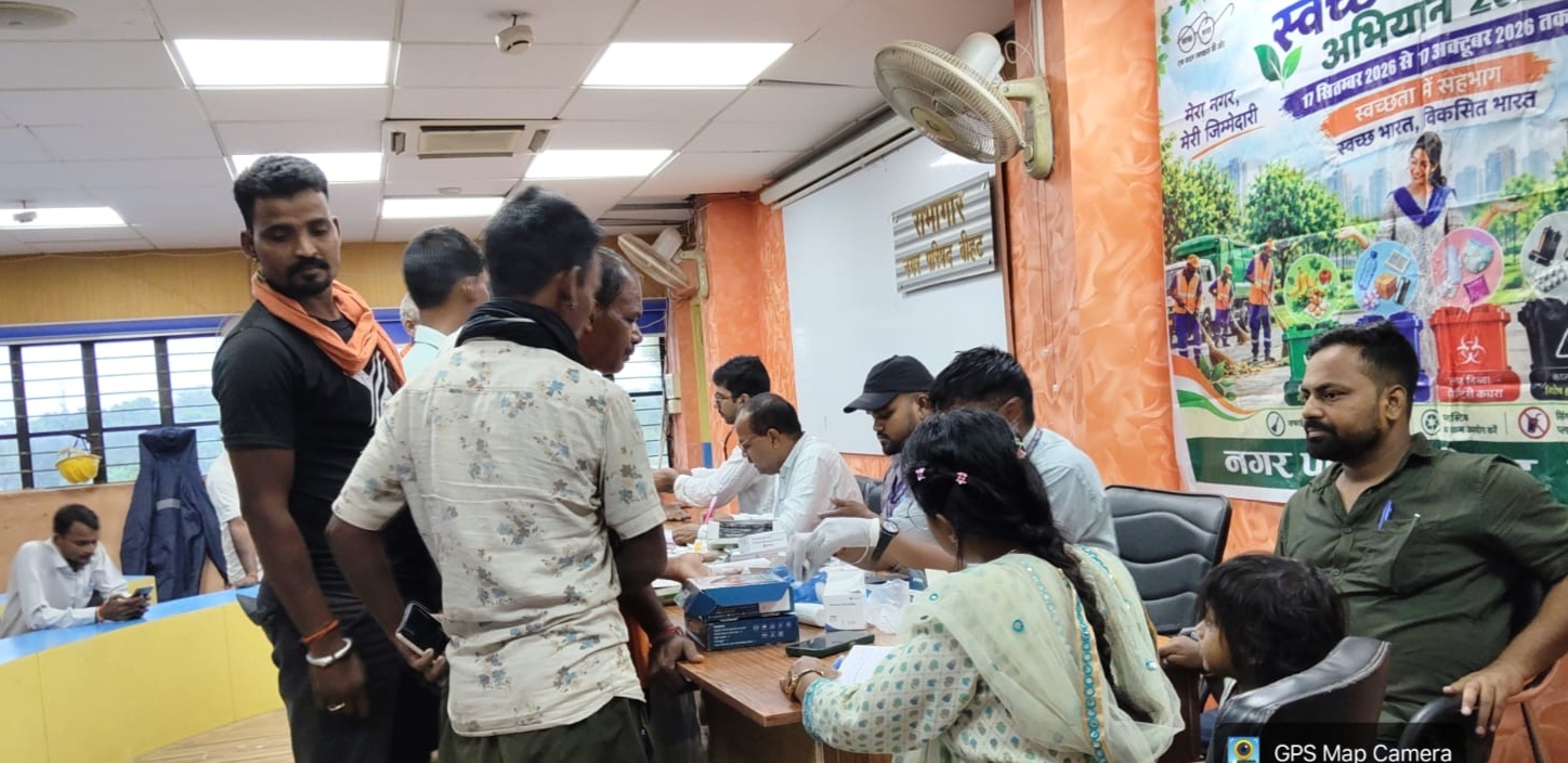 बीहट नगर परिषद में स्वच्छता कर्मियों के लिए स्वास्थ्य जांच शिविर आयोजित, दी गईं मुफ्त दवाएं 6