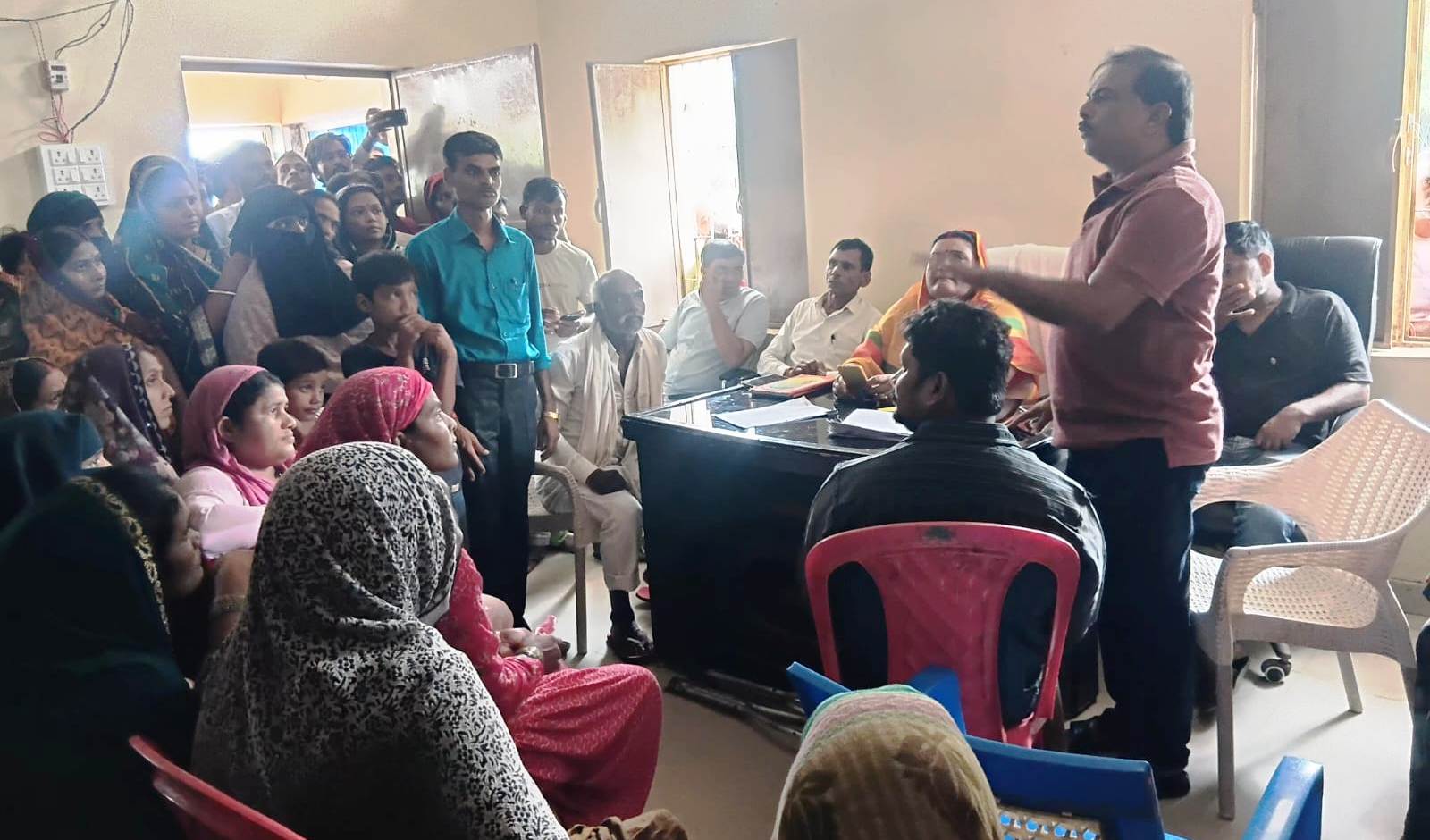 वीरपुर पूर्वी पंचायत भवन में ग्राम सभा का हुआ आयोजन, विकास योजनाओं पर हुई चर्चा 2