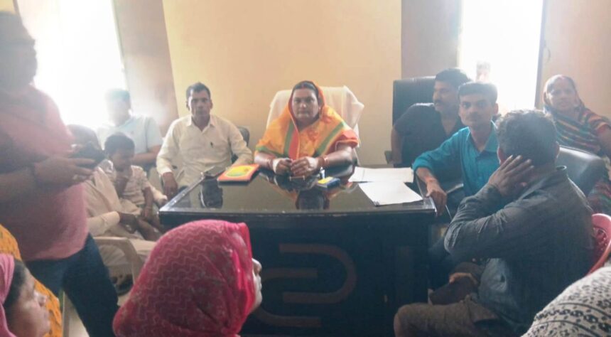 वीरपुर पूर्वी पंचायत भवन में ग्राम सभा का हुआ आयोजन, विकास योजनाओं पर हुई चर्चा 1