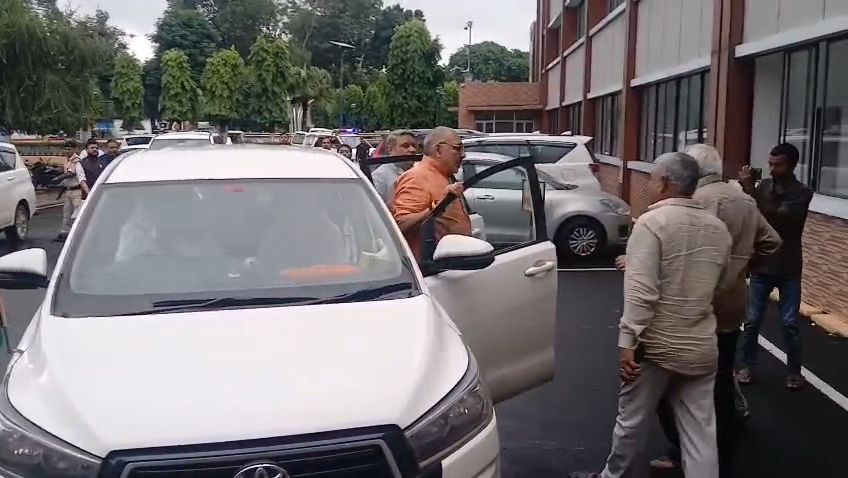 बिहार के मुख्यमंत्री अपराध एवं अपराधी को लेकर स्वयं गंभीर हैं एवं लगातार अपराधियों के विरुद्ध कार्रवाई की जा रही है- सांसद गिरिराज सिंह 2