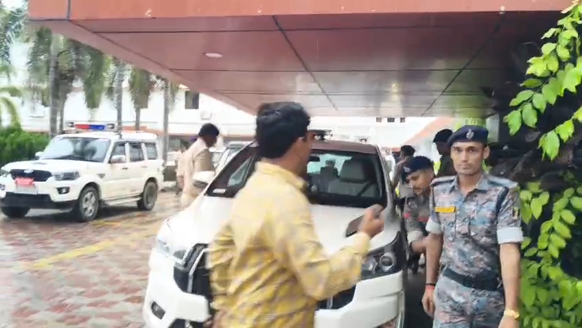 समस्तीपुर: नाबालिग के साथ बदसलूकी मामले में एडीजी, डीएम व एसपी समेत पदाधिकारी ने की समीक्षा बैठक, पदाधिकारी को दिया दिशा निर्देश 3