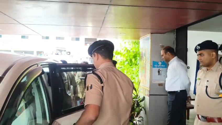 समस्तीपुर: नाबालिग के साथ बदसलूकी मामले में एडीजी, डीएम व एसपी समेत पदाधिकारी ने की समीक्षा बैठक, पदाधिकारी को दिया दिशा निर्देश 2