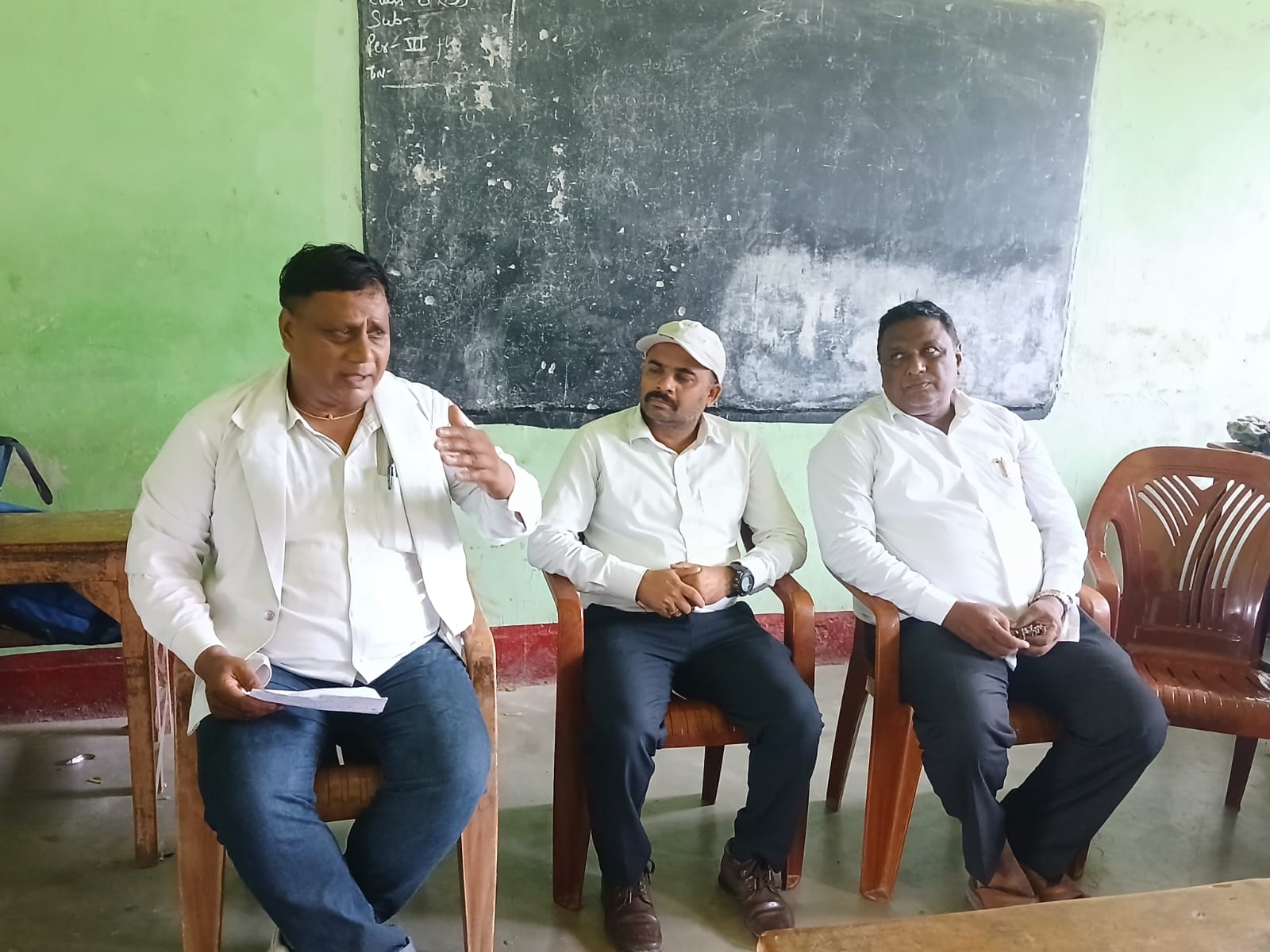 आदर्श मध्य विद्यालय नारेपुर में ‘आयुर्विधा स्कूल स्वास्थ्य कार्यक्रम’ आयोजित, बच्चों को दिए गए सेहत व योग के टिप्स 4
