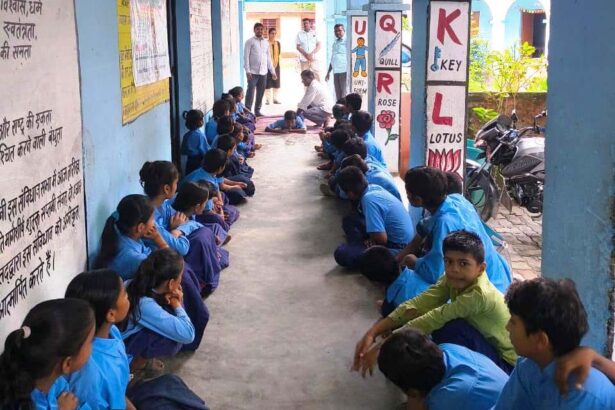 भगवानपुर के स्कूलों में बच्चों को दी गई नाव दुर्घटना व डूबने से बचाव की जानकारी 3