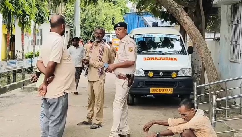 बेगूसराय में टायर फटने से दो ट्रकों की जोरदार भिड़ंत, केबिन में फंसे चालक की इलाज के दौरान मौत 5