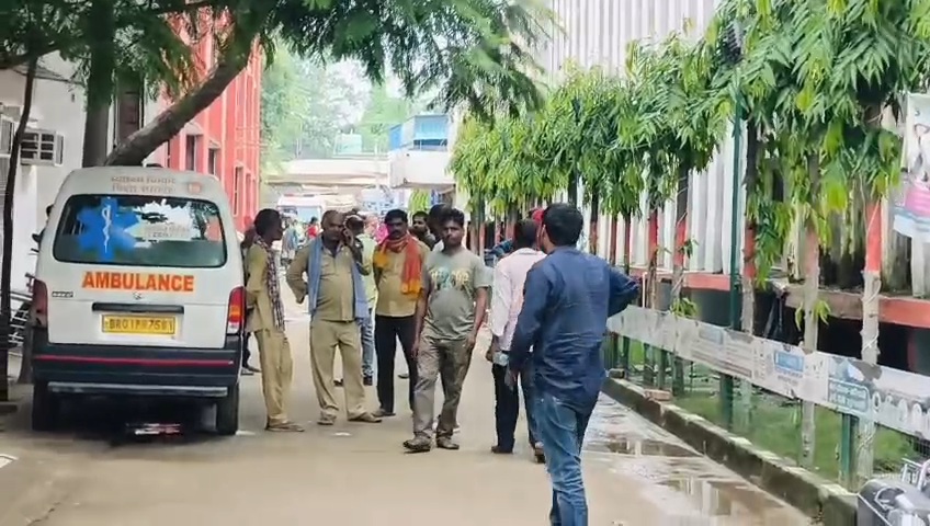 बेगूसराय में टायर फटने से दो ट्रकों की जोरदार भिड़ंत, केबिन में फंसे चालक की इलाज के दौरान मौत 2