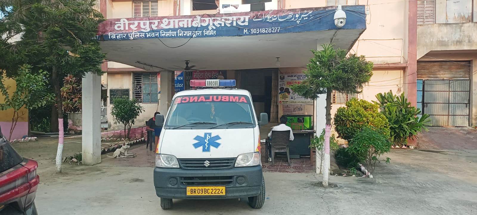 एम्बुलेंस से शराब की तस्करी: बेगूसराय के वीरपुर में 37 कार्टन विदेशी शराब बरामद, तीन तस्कर फरार 6
