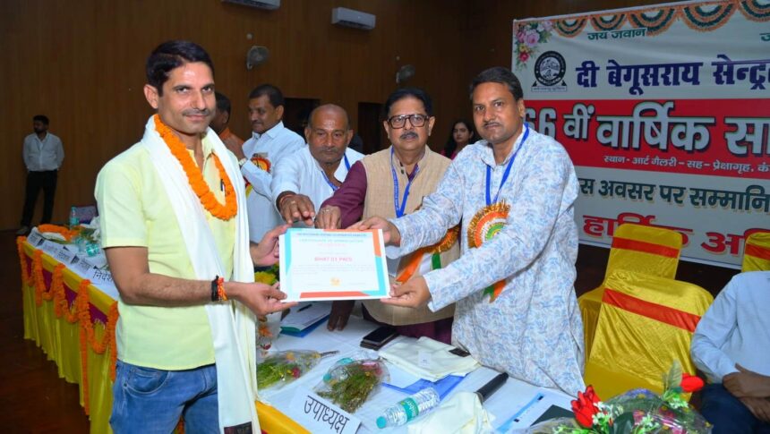 बीहट-1 पैक्स अध्यक्ष पवन कुमार ‘उत्कृष्ट अवार्ड’ से सम्मानित, कंकौल में 66वीं वार्षिक आमसभा में चेयरमैन ने सौंपा सम्मान 1