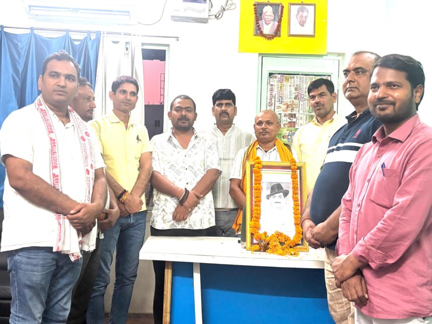 वारदोली शताब्दी समारोह समिति ने मनाई शहीद भगत सिंह की जयंती, माल्यार्पण कर दी श्रद्धांजलि 1