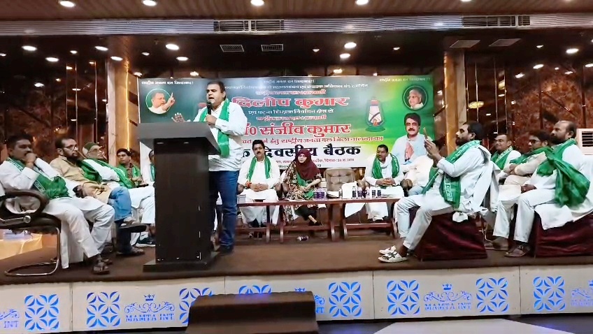 नालंदा: राजद की बैठक में शक्ति सिंह यादव का भाजपा पर हमला, बोले- लालू के बिना नहीं चलती राजनीति, 15 साल की चर्चा से पहले अपना इतिहास बताइए, संवैधानिक संस्थाएं कमजोर हुईं तो लोकतंत्र खतरे में 2