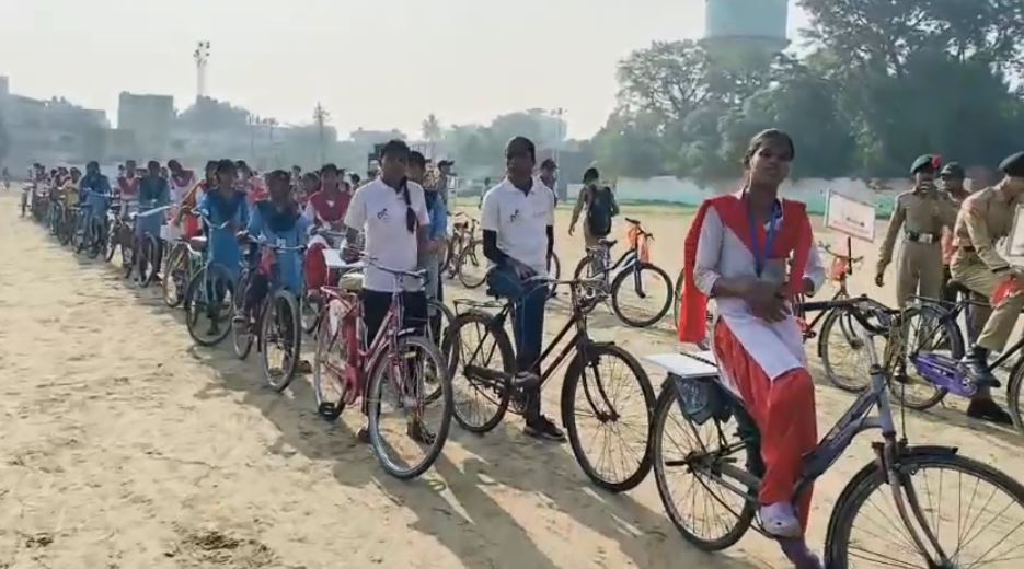 धूमधाम से मना बेगूसराय का 54वां स्थापना दिवस: प्रभात फेरी और साइकिल रैली से शुरुआत, डीएम-एसपी ने दिया जागरूकता का संदेश 4