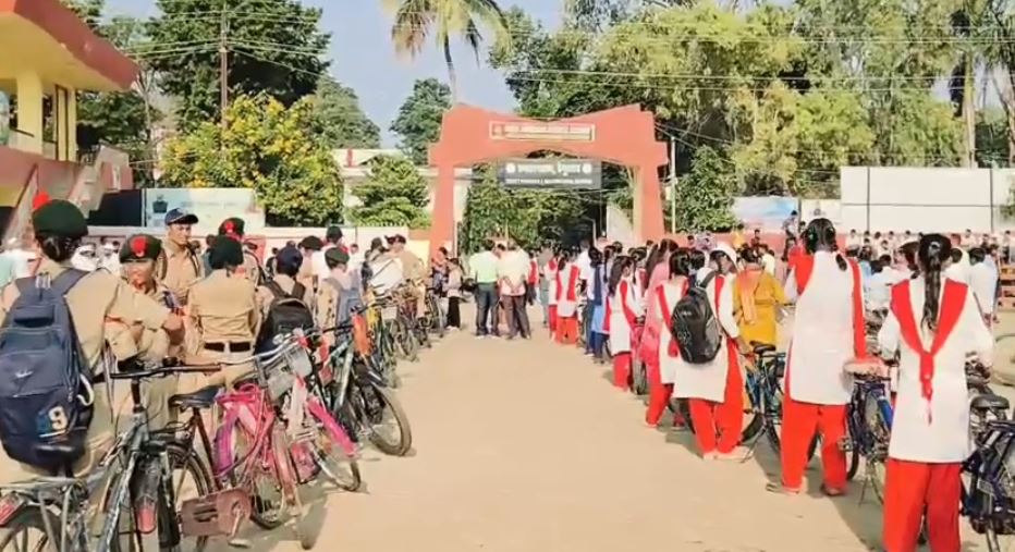 धूमधाम से मना बेगूसराय का 54वां स्थापना दिवस: प्रभात फेरी और साइकिल रैली से शुरुआत, डीएम-एसपी ने दिया जागरूकता का संदेश 3