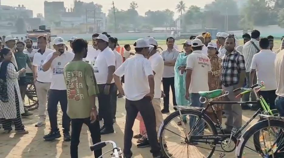धूमधाम से मना बेगूसराय का 54वां स्थापना दिवस: प्रभात फेरी और साइकिल रैली से शुरुआत, डीएम-एसपी ने दिया जागरूकता का संदेश 2