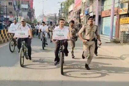 धूमधाम से मना बेगूसराय का 54वां स्थापना दिवस: प्रभात फेरी और साइकिल रैली से शुरुआत, डीएम-एसपी ने दिया जागरूकता का संदेश 27